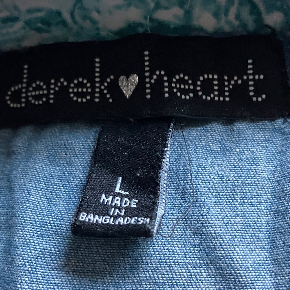 Newly added🌟 Derek Heart Light Blue Denim jumper - Picture 2 of 9